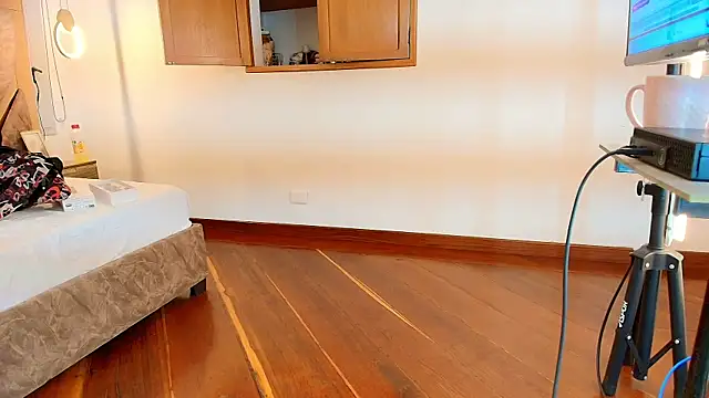 Snapshot of zarah_andrew__ chatting on December 2025 12:10:01 PM zarah andrew online show from December 2025 12:10:01 PM