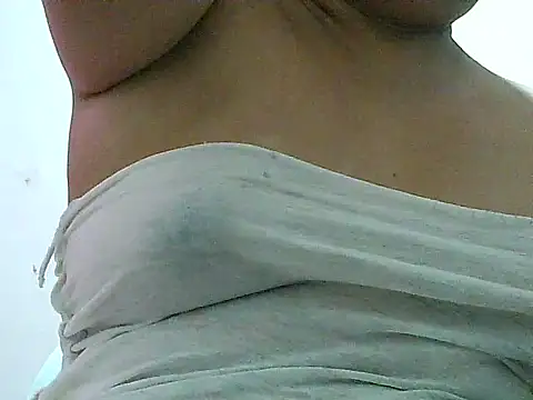 Snapshot of fresh_rosie chatting on February 2026 08:14:02 PM fresh rosie online show from February 2026 08:14:02 PM