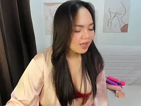 Snapshot of expnsivecandy chatting on November 2025 03:22:01 PM expnsivecandy online show from November 2025 03:22:01 PM