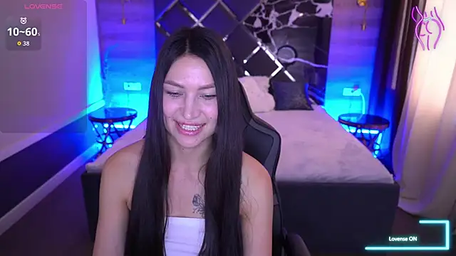 Snapshot of EliseVelour chatting on October 2025 01:46:02 PM EliseVelour online show from October 2025 01:46:02 PM