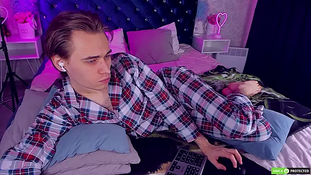 WilliamDyson online show from December 2025 03:49:02 AM