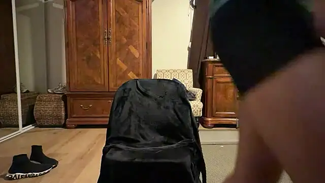 DERTYLAY online show from April 2026 03:42:02 AM