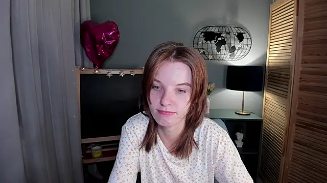 Snapshot of Madelaineses chatting on October 2025 10:25:01 AM Madelaineses online show from October 2025 10:25:01 AM