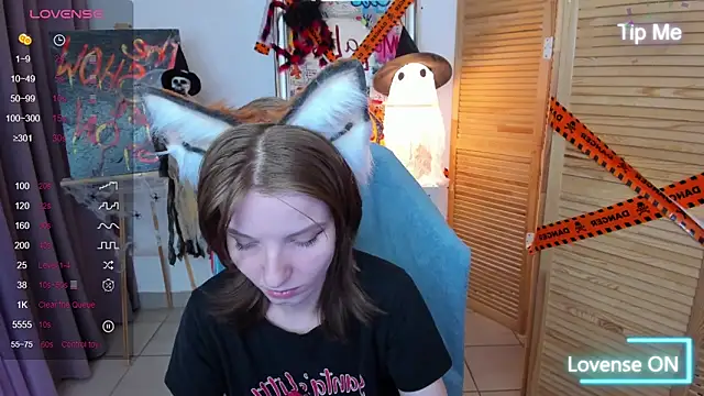 Snapshot of Madelaineses chatting on October 2025 11:44:01 AM Madelaineses online show from October 2025 11:44:01 AM