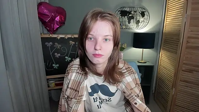 Snapshot of Madelaineses chatting on November 2025 10:48:01 AM Madelaineses online show from November 2025 10:48:01 AM