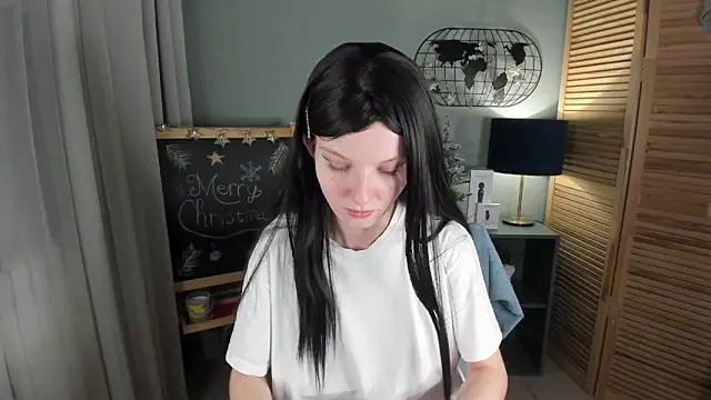 Snapshot of Madelaineses chatting on December 2025 08:42:02 AM Madelaineses online show from December 2025 08:42:02 AM