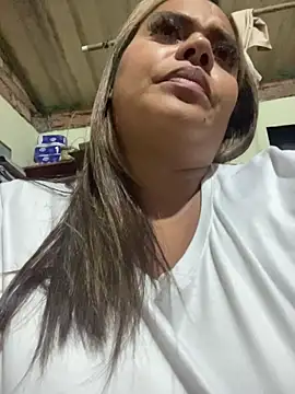 Snapshot of EmilyDuran_ chatting on June 2026 01:10:01 AM EmilyDuran online show from June 2026 01:10:01 AM