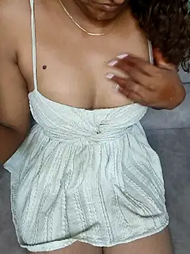 Snapshot of Tamilpallavi chatting on May 2026 12:28:02 AM Tamilpallavi online show from May 2026 12:28:02 AM