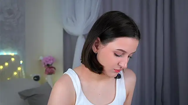 FalineBeacher online show from April 2026 01:03:01 AM