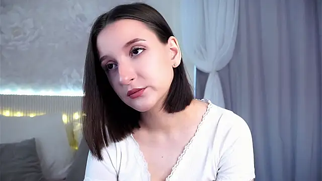 FalineBeacher online show from April 2026 01:06:01 AM