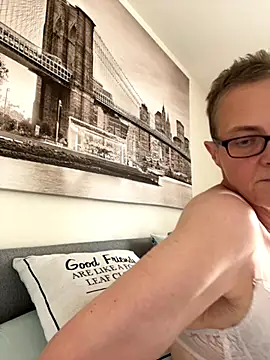 Snapshot of Curvy-Jinx chatting on September 2025 12:38:01 PM Curvy-Jinx online show from September 2025 12:38:01 PM