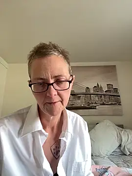 Snapshot of Curvy-Jinx chatting on September 2025 03:01:02 PM Curvy-Jinx online show from September 2025 03:01:02 PM