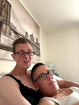 Snapshot of Curvy-Jinx chatting on September 2025 07:32:01 AM Curvy-Jinx online show from September 2025 07:32:01 AM