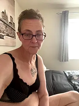 Snapshot of Curvy-Jinx chatting on September 2025 02:00:02 PM Curvy-Jinx online show from September 2025 02:00:02 PM