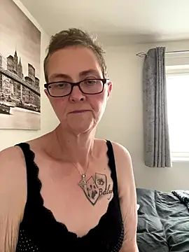 Snapshot of Curvy-Jinx chatting on October 2025 08:44:01 AM Curvy-Jinx online show from October 2025 08:44:01 AM