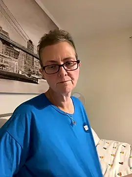 Snapshot of Curvy-Jinx chatting on October 2025 05:12:01 PM Curvy-Jinx online show from October 2025 05:12:01 PM