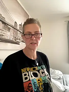 Snapshot of Curvy-Jinx chatting on October 2025 07:42:02 AM Curvy-Jinx online show from October 2025 07:42:02 AM