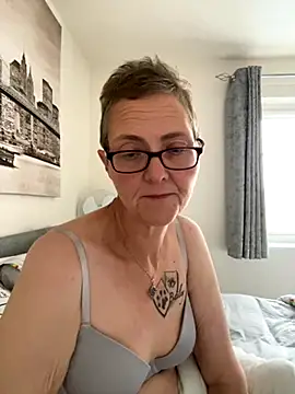 Snapshot of Curvy-Jinx chatting on October 2025 07:52:02 AM Curvy-Jinx online show from October 2025 07:52:02 AM