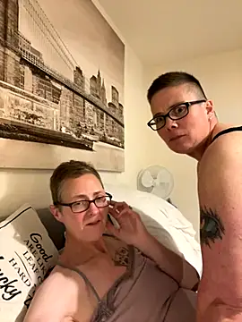 Snapshot of Curvy-Jinx chatting on October 2025 07:37:01 PM Curvy-Jinx online show from October 2025 07:37:01 PM