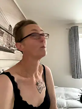 Snapshot of Curvy-Jinx chatting on October 2025 07:52:01 AM Curvy-Jinx online show from October 2025 07:52:01 AM