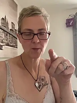 Snapshot of Curvy-Jinx chatting on October 2025 08:37:01 AM Curvy-Jinx online show from October 2025 08:37:01 AM