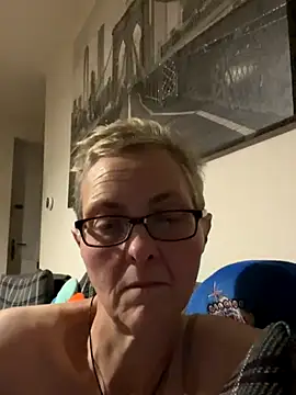 Snapshot of Curvy-Jinx chatting on November 2025 03:42:02 AM Curvy-Jinx online show from November 2025 03:42:02 AM