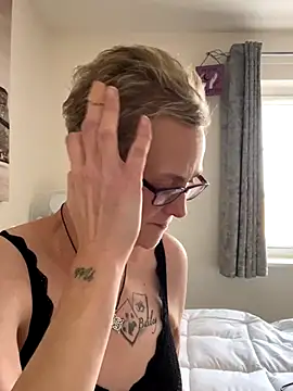 Snapshot of Curvy-Jinx chatting on November 2025 09:19:01 AM Curvy-Jinx online show from November 2025 09:19:01 AM