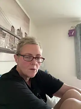 Snapshot of Curvy-Jinx chatting on November 2025 08:26:02 AM Curvy-Jinx online show from November 2025 08:26:02 AM