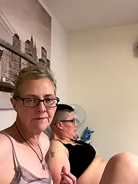 Snapshot of Curvy-Jinx chatting on November 2025 09:02:02 PM Curvy-Jinx online show from November 2025 09:02:02 PM