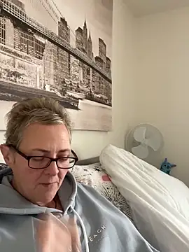 Snapshot of Curvy-Jinx chatting on November 2025 01:53:02 PM Curvy-Jinx online show from November 2025 01:53:02 PM