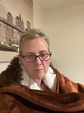 Snapshot of Curvy-Jinx chatting on November 2025 09:14:01 PM Curvy-Jinx online show from November 2025 09:14:01 PM