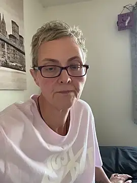 Snapshot of Curvy-Jinx chatting on November 2025 09:15:02 AM Curvy-Jinx online show from November 2025 09:15:02 AM