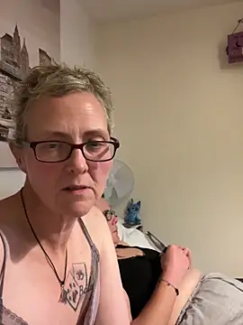 Snapshot of Curvy-Jinx chatting on November 2025 08:57:01 PM Curvy-Jinx online show from November 2025 08:57:01 PM