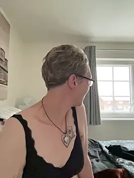 Snapshot of Curvy-Jinx chatting on November 2025 09:42:01 AM Curvy-Jinx online show from November 2025 09:42:01 AM