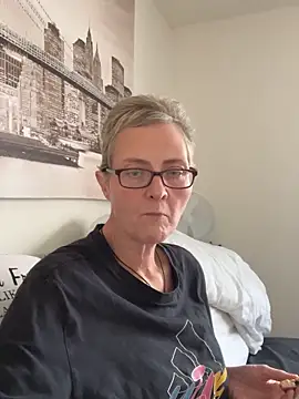 Snapshot of Curvy-Jinx chatting on November 2025 01:11:01 PM Curvy-Jinx online show from November 2025 01:11:01 PM