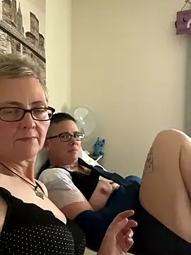 Snapshot of Curvy-Jinx chatting on November 2025 02:16:01 PM Curvy-Jinx online show from November 2025 02:16:01 PM