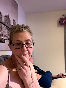 Snapshot of Curvy-Jinx chatting on November 2025 08:30:01 PM Curvy-Jinx online show from November 2025 08:30:01 PM