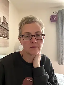 Snapshot of Curvy-Jinx chatting on November 2025 08:16:02 AM Curvy-Jinx online show from November 2025 08:16:02 AM