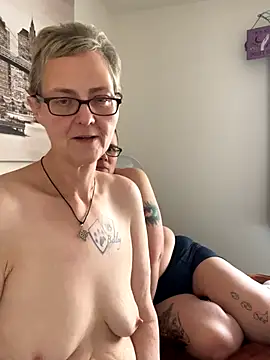 Snapshot of Curvy-Jinx chatting on December 2025 10:02:01 AM Curvy-Jinx online show from December 2025 10:02:01 AM