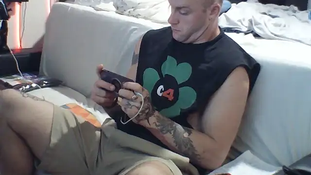 Snapshot of Luv2SuckBWC92 chatting on September 2025 01:38:02 AM Luv2SuckBWC92 online show from September 2025 01:38:02 AM