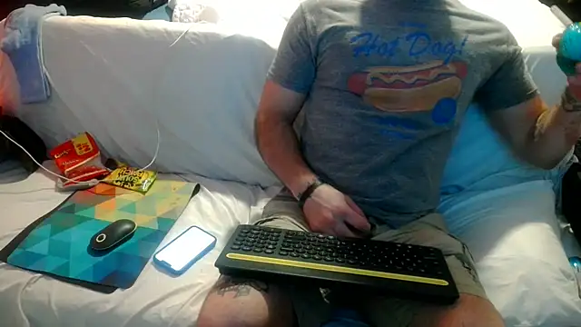 Snapshot of Luv2SuckBWC92 chatting on September 2025 04:03:01 AM Luv2SuckBWC92 online show from September 2025 04:03:01 AM