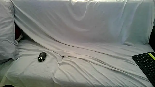 Snapshot of Luv2SuckBWC92 chatting on September 2025 03:59:02 PM Luv2SuckBWC92 online show from September 2025 03:59:02 PM