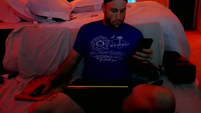 Snapshot of Luv2SuckBWC92 chatting on October 2025 04:21:02 AM Luv2SuckBWC92 online show from October 2025 04:21:02 AM