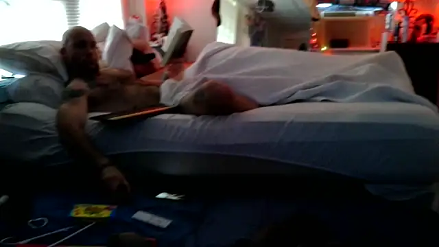 Snapshot of Luv2SuckBWC92 chatting on October 2025 07:46:02 PM Luv2SuckBWC92 online show from October 2025 07:46:02 PM