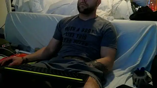 Snapshot of Luv2SuckBWC92 chatting on October 2025 12:08:02 AM Luv2SuckBWC92 online show from October 2025 12:08:02 AM