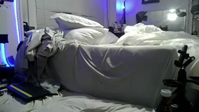 Snapshot of Luv2SuckBWC92 chatting on November 2025 11:26:02 PM Luv2SuckBWC92 online show from November 2025 11:26:02 PM