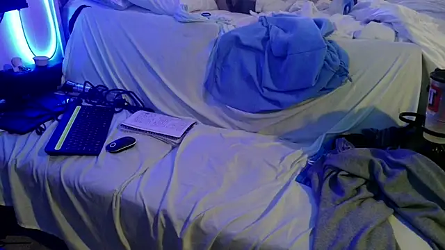 Snapshot of Luv2SuckBWC92 chatting on November 2025 09:42:02 AM Luv2SuckBWC92 online show from November 2025 09:42:02 AM