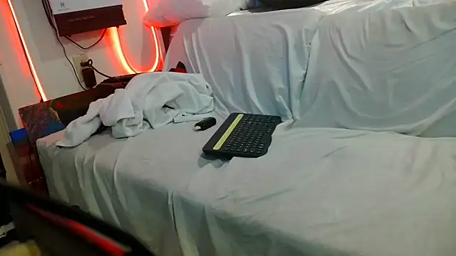 Snapshot of Luv2SuckBWC92 chatting on November 2025 11:43:02 PM Luv2SuckBWC92 online show from November 2025 11:43:02 PM