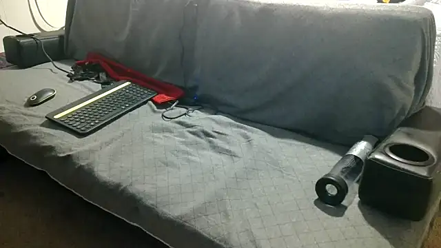 Snapshot of Luv2SuckBWC92 chatting on November 2025 04:23:02 AM Luv2SuckBWC92 online show from November 2025 04:23:02 AM