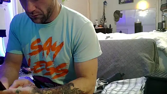 Snapshot of Luv2SuckBWC92 chatting on November 2025 02:47:02 AM Luv2SuckBWC92 online show from November 2025 02:47:02 AM